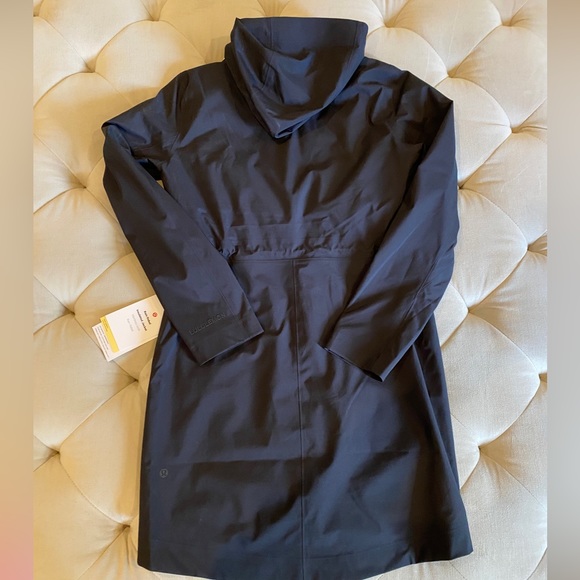 New with Tags — Lululemon - Rain Rebel Insulated Jacket- Size 4 - Black - Picture 6 of 10